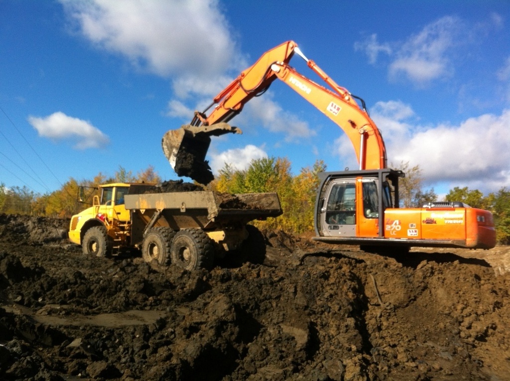 Hitachi Trackhoe Whitecourt Construction Company 4